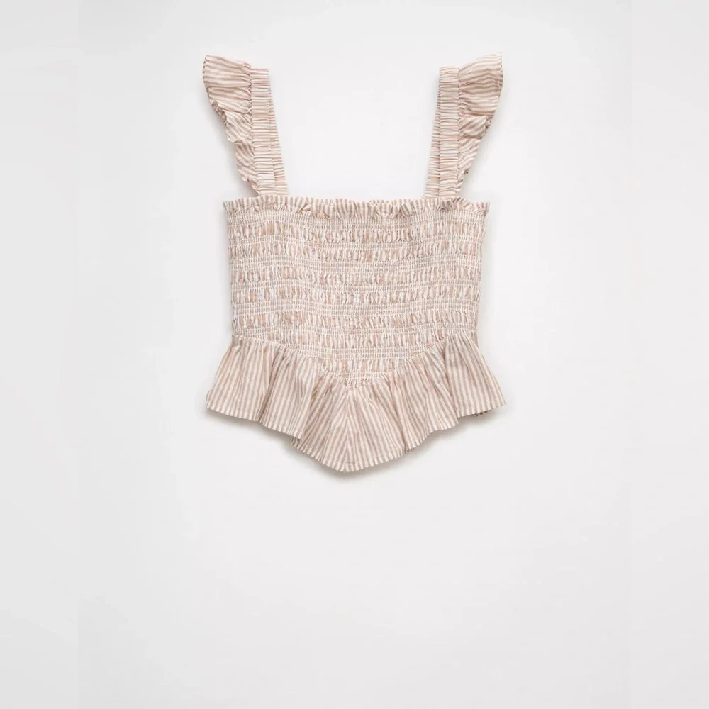 CLEARANCE SALE!! NWT American Eagle Bella Smocked Crop Top Size S - Picture 2 of 6